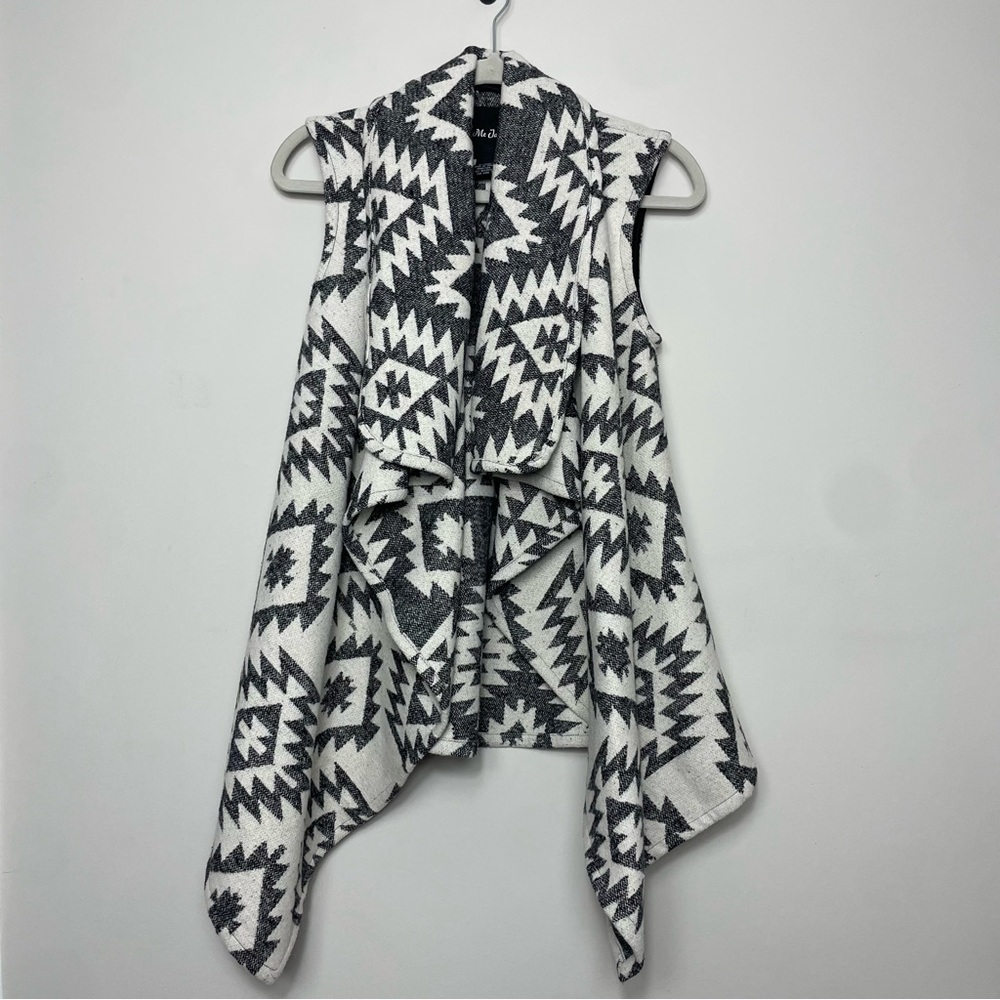Me Jane southwestern print vest, black and white with pockets, size small